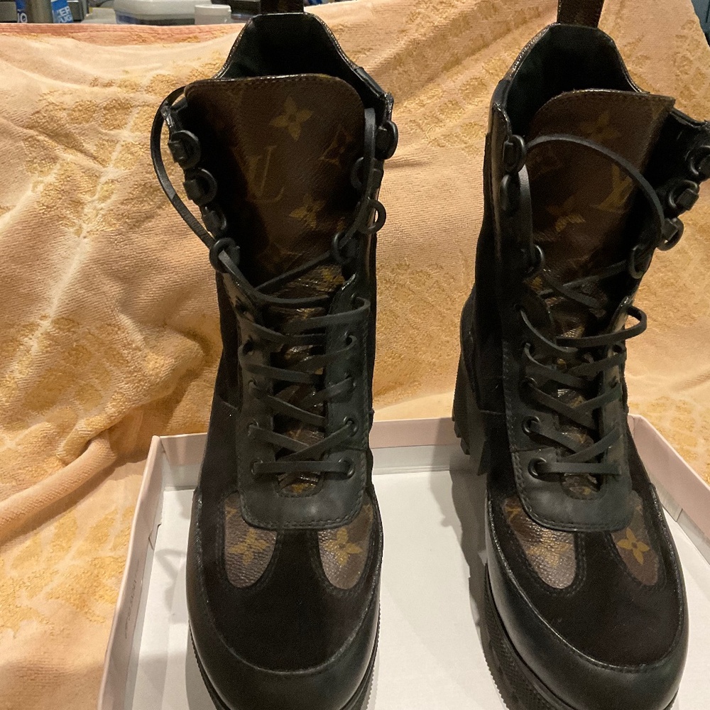 Louis Vuitton Laureate platform work, motto boots